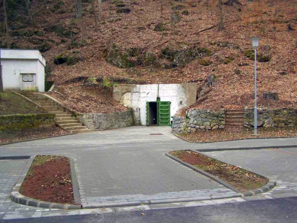 jeskyně Výpustek - východ a parking