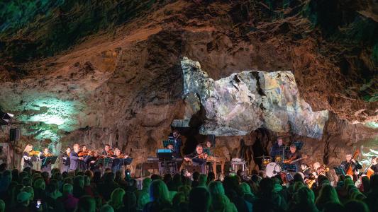 Orchestr Grande Moravia Ladislava Pavluše - Tenkrát na západě, jeskyně Výpustek, 5. 6. 2025